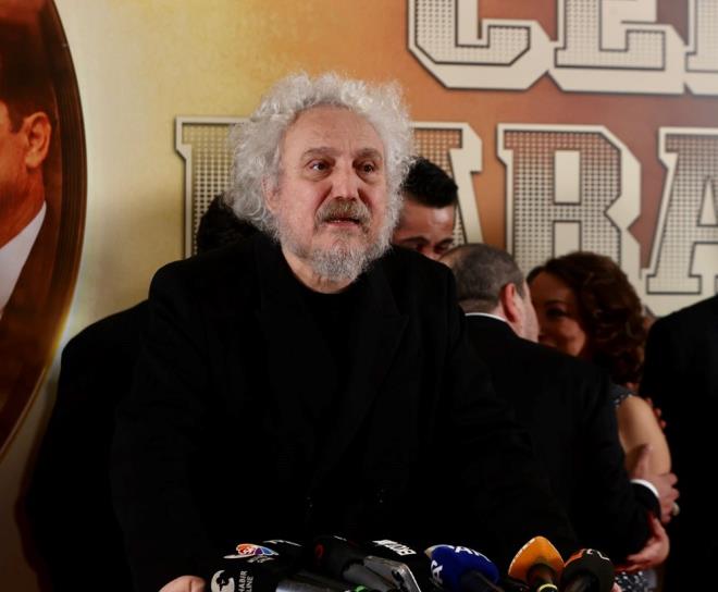 Ynetmen Yksel Aksu, Atatrk Kltr Merkezi'ndeki gsterim ncesi basn mensuplarna yapt aklamada, Karaca'nn bir dnya star olduunu belirterek, "Bence ok gzel bir film oldu. Ben yerden birka kere para verip izlerim. Dolaysyla alnm ak, yzm pak. Herkese tavsiye ediyorum. Bu kltrn, bu gelenein, Anadolu rockn ve dnya apndaki bir sanatnn biyografisini, yeni kuaklar da renmeli diye dnyorum." dedi.