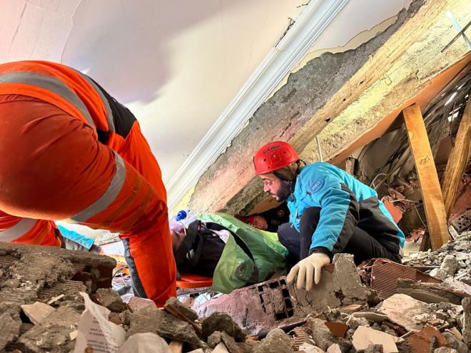 Tatbikatta senaryo gerei 3 kii yaral kurtarlrken, len 1 kii enkazdan karld.