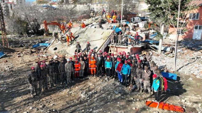 6 ubat depremlerinde koordinatr vali olup, kararname ile Tunceli?ye vali olarak atanan eski Krkkale Valisi Blent Tekbykolu?nun talimat ile polis ve jandarma ekiplerinden oluan timler kuruldu.
