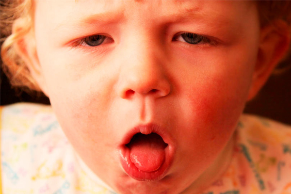 <b>Bo�maca:</b> �ocuklar� bo�acak kadar �iddetli olan �ks�r�k nedeniyle bo�maca denen hastal�k ciddi ve tehlikeli bir solunum yolu enfeksiyonudur. Hastal�k bula�m�� ki�iler �ks�r�k, hap��r�k veya yak�n temas arac�l���yla hastal��� yayar. �ocuklar, gen�ler ve yeti�kinler i�in a��s� olsa da bebekler i�in a�� yoktur. Sizin de �ocu�unuz �iddetli �ekilde �ks�r�yorsa doktora gidin ve iyile�ene kadar evde kalmas�n� sa�lay�n. Sa�l�kl� �ocuklar� hastal�k kapmamas� i�in a��layabilirsiniz ve ayr�ca ellerinizi s�k s�k y�kay�n.