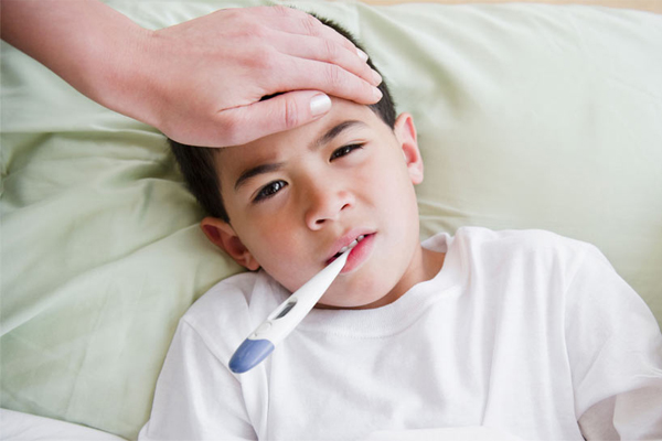 <b>Grip:</b> Okul sezonunun ba�lamas�yla grip ve so�uk alg�nl��� mevsimi de ba�lar. Mevsimsel gribe kar�� en iyi korunma �ekli her y�l yenilenen grip a��s�d�r. A�� t�rlerinin etkili olmas� y�ldan y�la de�i�iklik g�sterse de bir ara�t�rmaya g�re, a�� y�zde 83 koruyuculuk sa�l�yor. Hastal�k Kontrol ve �nleme Merkezi 6 aydan b�y�k t�m sa�l�kl� �ocuklar�n her y�l a��lanmas�n� �neriyor.