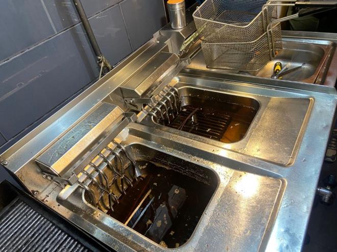 Bu kapsamda yurt genelinde denetimler balatld.  Ankara?da da l Tarm ve Orman Mdrl ekiplerince kentteki bir alveri merkezinde bulunan restoranlarda denetim yapld.