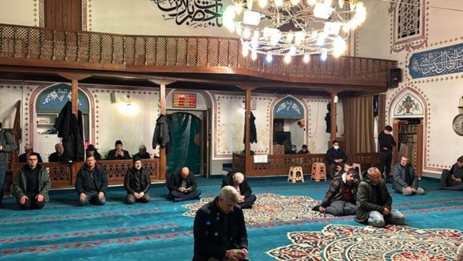 26 OCAK 2024 CUMA MESAJLARI  <br>  Gzlerinizin sadece gzellikleri grecei bir gn olsun. #hayrlcumalar  <br>  Allah'n rahmeti ve bereketi zerimize olsun! Cumanz mbarek olsun.  <br>  Ya Rabbi! Sana alan elleri, sana ynelen gnlleri, sana bklen boyunlar, sana yalvaran dilleri, ne olur bo evirme, amin. Hayrl nurlu cumalar.  <br>  Kalp krmay braktmz, birlik olduumuz bir cuma gn olmas dileiyle... Hayrl Cumalar...  <br>  Cuma gnleri,duann kabul olaca bir an vardr. Cuma?nn gndz,gecesinden daha kymetlidir Allah Cumamz ve ettiimiz dualar kabul etsin inallah