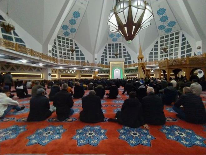 Sosyal medya ve WhatsApp'ta paylalabilecek cuma mesajlar! En gzel ksa-uzun cuma mesaj seenekleri - 3  <br>  Rabbim, sevginle dopdolu yreklerle sana kavumay ve sevdiklerimizle sonsuzlukta bulumay nasip eyle, amin. Hayrl Cumalar.  <br>  Allah?n (c.c.) rahmeti, mafireti, bereketi zerine olsun. Rabbim gnmz hayrl ve bereketli klsn, Hayrl cumalar diliyorum.  <br>  Rabbim, sevginle dopdolu yreklerle sana kavumay ve sevdiklerimizle sonsuzlukta bulumay nasip eyle, amin. Hayrl Cumalar.  <br>  Makbul, dua ve tvbelerimizi kabul, salmz daim, kazancmz bereketli, kalplerimizi ve evlerimizi huzurla doldursun nallah. Hayrl cumalar dilerim.  <br>  Allah?m rzkmza bolluk, kalbimize ferahlk, mrmze bereket ver! Amin. Cumanz mbarek olsun.  <br>  Hayatn ereflisini, rzkn bereketlisini, vcudun shhatlisini, ahlakn faziletlisini, evladn edeplisini, nasip eyle ya Rabbim. Hayrl cumalar dilerim.