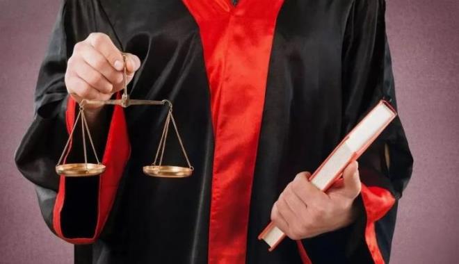 4- AVUKATLIK    Hukuk ilerinde arabuluculuk yaparak kiilere yol gsterici olan avukatlk meslei en ok kazandran mesleklerden biri olarak ne kyor.