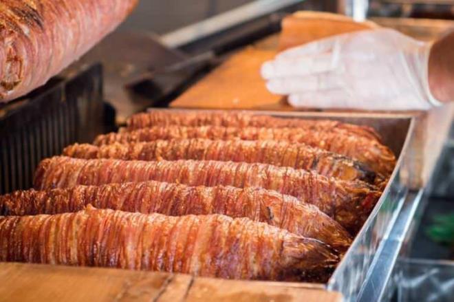 Salkl koullarda retilmeyen gdalar, hastalk yapan bakteri, virs, parazit ya da kimyasallar tayabilirken son yllarda artan plastik kullanmyla birlikte gdalarda mikroplastie de rastlanmaya balad.