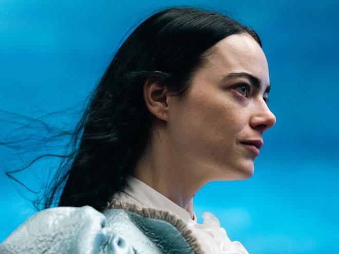 ALTIN ASLAN'I KAZANDI    sko yazar Alasdair Gray?in ayn adl romanndan uyarlanan ve ynetmen Yorgos Lanthimos?u 5 yln ardndan sinemaseverlerle buluturan Zavalllar, yln en merak edilen filmlerinden.    Dnya prmiyerini bu sene 80?incisi dzenlenen Venedik Film Festivali?nde yapan film, festivalden en byk dl olan Altn Aslan'la ayrld.    Modern ve zgn bir Frankenstein hikayesi olarak betimlenen film, 9 ubat?ta sinemalarda gsterime girecek.