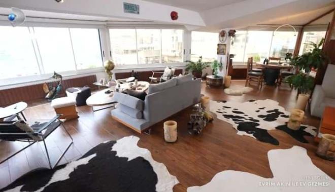 �iftin daha �nce Bodrum'daki evlerinin yatak odas�ndaki tavan aynas� sosyal medyan�n diline d��m��t�.