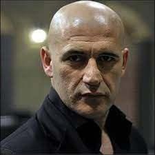 2007 ylnda "Kazm" karakteri ile girdii Kurtlar Vadisi Pusu adl yapmda uzun sre yer ald.