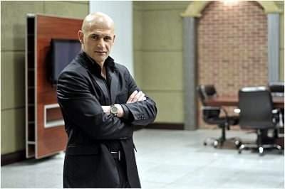 1973 ylnda Kahramanmara'da doan Kazm arman, ailesiyle birlikte 5 yanda svire'ye tand. u an hl svire'de ikamet etmektedir.