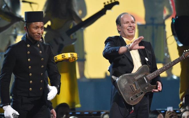 Christopher Nolan'n filmlerinde mziin nemli bir rol var.  Film mzii bestecisi Hans Zimmer ile ska ibirlii yapyor.    kilinin ibirlii, Nolan'n filmlerinin atmosferini, duygusunu ve dramatik etkisini glendiriyor.    kilinin ortaklnda kan baz mzikler:    Batman lemesi (Batman Begins - 2005, The Dark Knight - 2008, The Dark Knight Rises - oker'in karakterini destekleyen "Why So Serious?" gibi ikonik paralar, bu lemenin mzikal zenginliini oluturur.    Inception (2010): Hans Zimmer'in "Time" adl paras, "Inception" filminin unutulmaz mziklerinden biridir.     Interstellar (2014)"Interstellar"n mzii, Hans Zimmer'in Nolan ile ibirlii iinde oluturduu en etkileyici almalardan biridir. zellikle "No Time for Caution" adl para, uzaydaki epik sahnelerin duygusal ykn tar.    Dunkirk (2017): Hans Zimmer, "Dunkirk" iin atmosferik ve gerilim dolu bir film mzii yaratmtr.