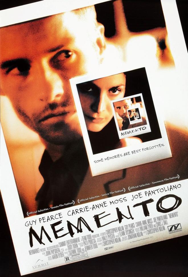 Ancak, Nolan'n ismini sinema dnyasna kazandran film, 2000 ylnda gsterime giren "Memento" oldu. Film, tersine ileyen anlats ve izleyiciyi karakterin hafza kayb ile ayn deneyimi yaatan benzersiz yapsyla byk vg ald.    Ynetmenin, kardei Jonathan Nolan'n hikayesinden uyarlad  "Memento" tm zamanlarn en iyi filmleri arasnda gsterildi.