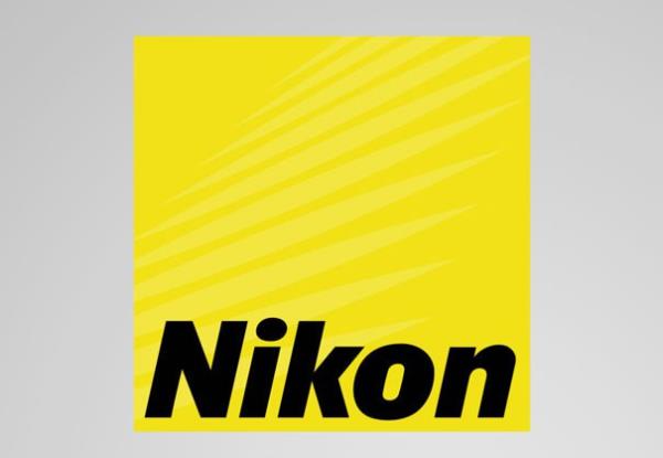 Japonya'nn nde gelen fotoraf makinesi ve aksesuar reticisi 'Nikon'un ismi Japon optii anlamna gelen 'Nippon Kogaku'nun ksaltlmasndan geliyor.