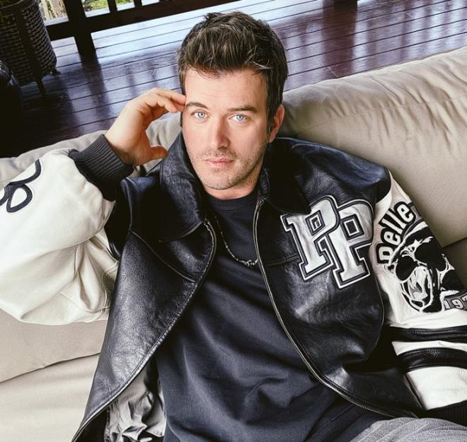 Kvan Tatltu ve ei Baak Dizer'in oullar Kurt Efe'nin eitimi iin Londra'ya tanaca iddia ediliyordu. "Kayorlar lkeden, ocuklarnn eitimi iin Londra?ya tanyorlar" yorumlarn sonras yakkl oyuncudan aklama geldi.