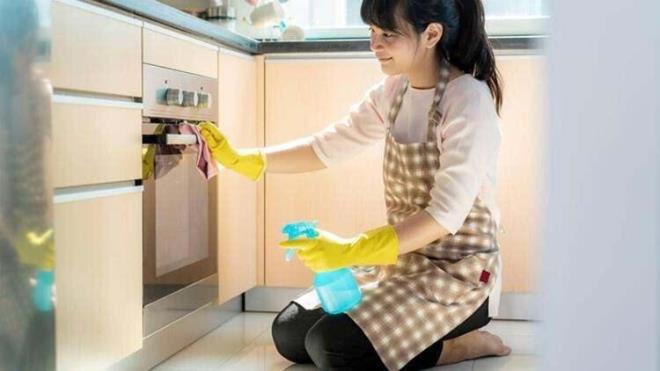 PRM ETL SALANACAK!    Ba-kurlular ile SSK kapsamnda sigortal olanlar arasndaki prim farkllklar da giderilecek. Bylece bata esnaf olamak zere Ba-Kur'lular 9 bin gn prim biriktirmek durumunda kalmadan en az 5 yl erken emekli olabilecek.  rnein imdi ie giren bir SSK'l 7200 gn ile emekli olurken Ba-Kur'lu bu srede 9000 gne kyor.