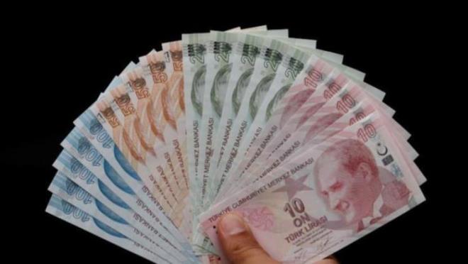 EMEKL KK AYLIKLARINA KATKI  Edinilen bilgiye gre; teklifte, emekli kk aylklarnda yzde 50'ye varan iyiletirme de yer alacak. Dzenleme ile en dk kk aylk 7 bin 500 TL olacak. verenlere yaplan asgari cret desteinin uzatlmas dahil pek ok sre uzatm da dzenlemede kendine yer bulacak. Bu miktarn bu yl 500 lirayd.