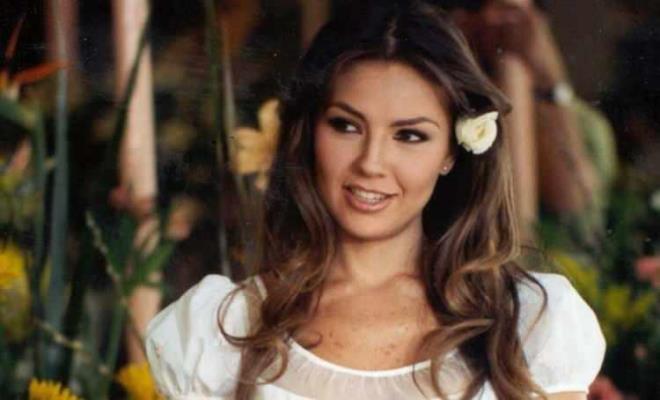 Getiimiz yllarda yaynlanan ve 90'l yllara damgasn vuran, byk bir izleyici kitlesine sahip olan Meksika yapm Rosalinda ve Marimar dizilerinin barol yldz Thalia, gzelliiyle yllara meydan okuyor.