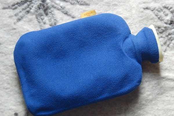 Uzmanlar lateks alerjisi bulunan kiilerin asla scak su torbas kullanmamas konusunda uyarda bulunuyor.