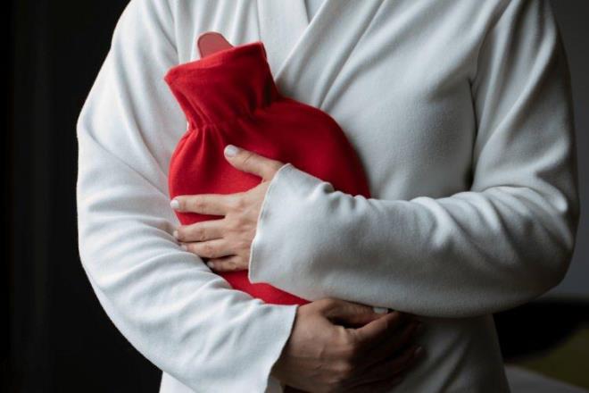 SICAK SU TORBALARI N SU SICAKLII KA OLMALI?    Vcudunuzun her yerine koyduunuz scak su torbalarnn scaklna dikkat etmeniz gerekiyor. Kesinlikle yakacak kadar scak olmamaldr.