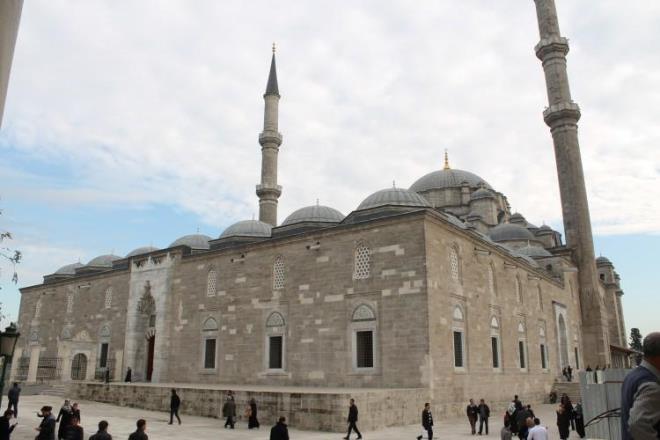 FATH CAM    lim tahsilinde glk ve sknt yaayan kiilerin Fatih Cami?sine gitmeleri tavsiye ediliyor.