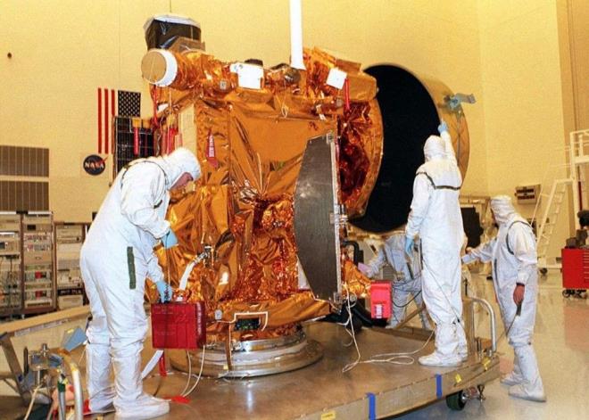 MARS GLOBAL SURVEYOR    Kasm 1996'da NASA tarafndan frlatlan Mars Global Surveyor, Kzl gezegeni alak kutup yrngesinden haritalandrd ve Mars'n toporafyasn, yerekimini, manyetik alanlarn, sl zelliklerini, yzey oluumlarn, atmosferini, gnlk ve mevsimlik hava koullarn inceledi.    Mars Global Surveyor, Dnya'ya 240 binden fazla fotoraf gnderdi.    Misyon, Kasm 2006'da sona erdi.