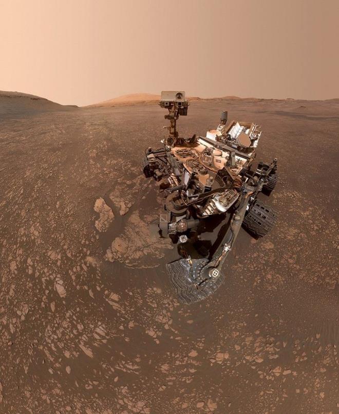 GNCEL NASA MSYONLARI    Bir araba boyutundaki "Curiosity" adl ara, 2012'de, en gelimi ara "Perseverance" 2021'de Mars'ta grevlerine balad. Her iki ara da hala aktif.    Spirit ve Opportunity aralar Mars yzeyinde bir zamanlar sv halde su bulunduuna dair bulgular buldu.    Bunun zerine Curiosity de Mars'ta yaklak 4 milyar yl nce yaamn var olmasna olanak salayan koullarn olduunu kefetti.    Perseverance de Mars'ta gemi yaama dair bulgular ararken toprak ve kaya rnekleri topluyor.    Bu rneklerin Dnya'ya getirilmesi iin NASA ve Avrupa Uzay Ajans (ESA) tarafndan planlanan en az 2 misyon bulunuyor.