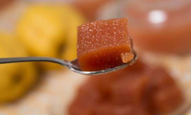 Souk havalarda yavalayan metabolizmayla birlikte kilo alm gerekleir. Gn boyu yaanan alk krizlerinden dolay da kilo verimi zorlar. Zayflamak isteyen birok kiinin etkisini grd ayva tarn ikilisi ile itahnz azaltabilir kilo verimini hzlandrabilirsiniz. Peki hem itahnz kesecek hem de vcudunuzu vitamin ve mineralle doyuran bu ikili nasl tketilir? Yantlar haberimizde