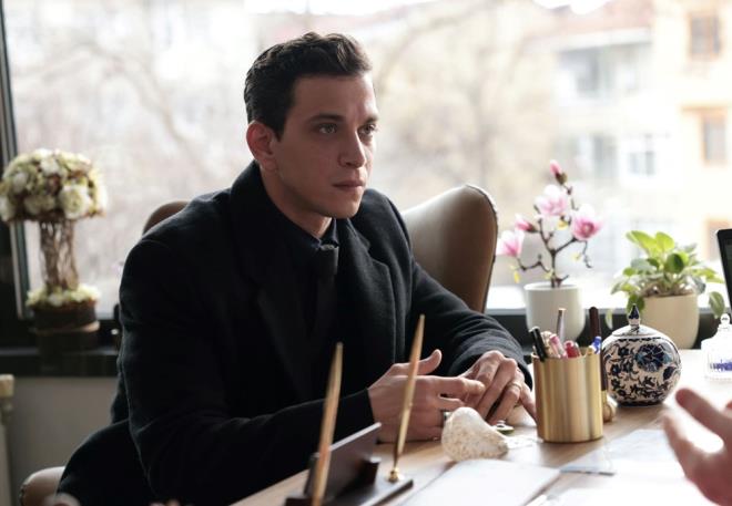 "LMEK M STYORSUN GAMZE?"    Gamze'yi Kz Kulesi'nin karsnda bir bankta gren mer, "Sen lmek mi istiyorsun? Aklm karacam" dedi.    Kendisine doktorla bir olup tuzak kurduunu syleyen Gamze ise ei mer'in "Ben seni gz gre gre tehlikeye atamayacam" szlerine inanmad.