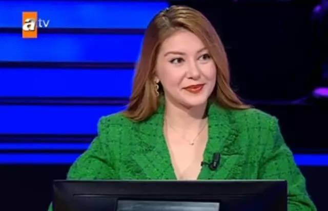 O srada aknln gizleyemeyen Kenan mirzalolu da "Sena?" diyerek soruyu tekrarlad ve "Avusturalya'ya gittin bir anda" dedi.