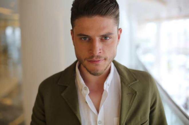 2014 ylnda bir dnemin popler dizisi Dirili Erturul'da rol alan Ali Burak Ceylan, adnn duyulmasnn ardndan Kara Sevda ve Kalp At gibi popler projelerde yer ald.