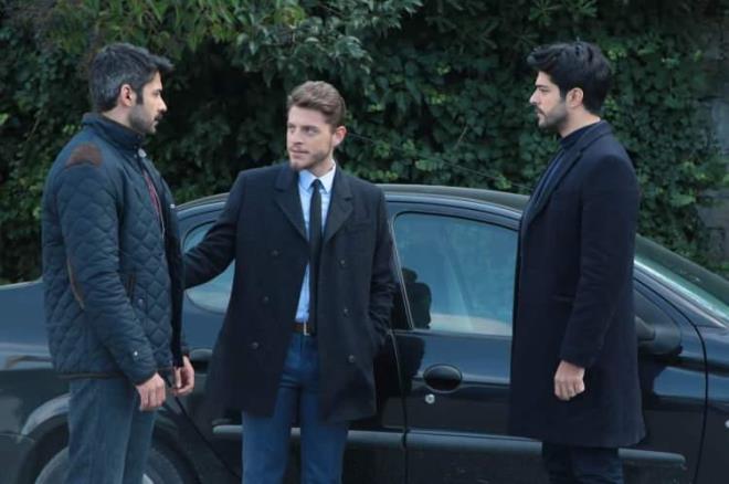 Kendine zg oyunculuk tarz ve disiplini zaman zaman adndan sklkla bahsettiren nl oyuncu, gelecek dnemlerde de yeni projelerle kariyerine katk salamaya devam etmeyi hedefliyor.