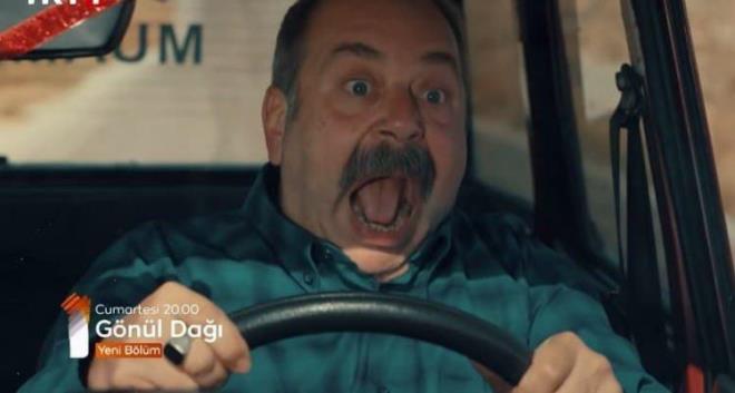 Denkalkar'n kardeinin kim olduunu ilk kez duyanlar aknlklarn gizleyemezken "Abi-karde olduklarn nasl anlamadk" yorumunda bulundu.