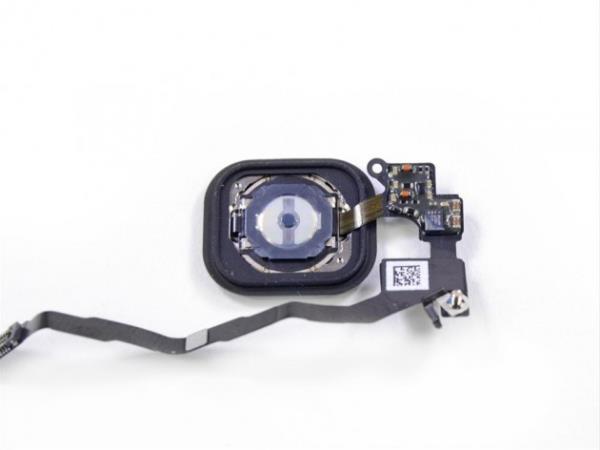 Touch ID teknolojisi a�ma tu�una ba�lanan kabloyla kar��m�zda.