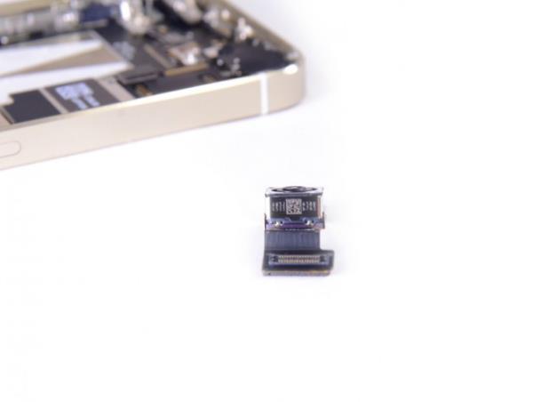 Chipworks �irketinin verdi�i bilgiye g�re, Sony IMX145 g�r�nt� sens�r�n� bulunduran kamera mod�l� iPhone 4S ile benzerlik g�steriyor.