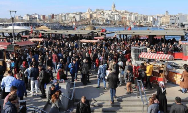 Erkek nfus 42 milyon 734 bin 71 kii; kadn nfus 42 milyon 638 bin 306 kii. Nfusun %50,1'ini erkekler, %49,9'unu ise kadnlar oluturuyor.