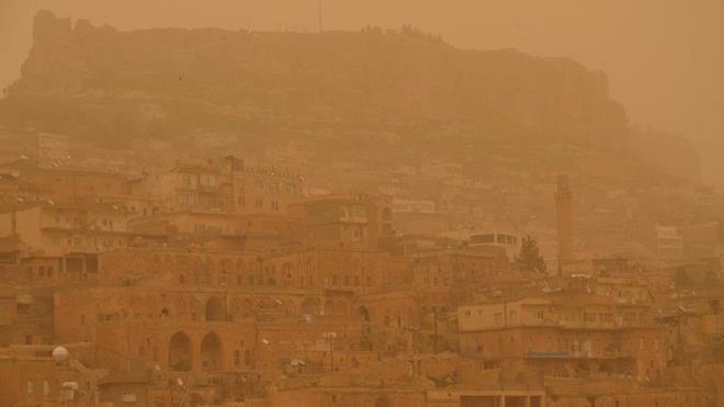 Toz tanm, gr mesafesini drebilir, solunum problemlerine neden olabilir ve ulam kesintiye uratabilir. Ayrca bitkilere ve hayvanlara da zarar verebilir.