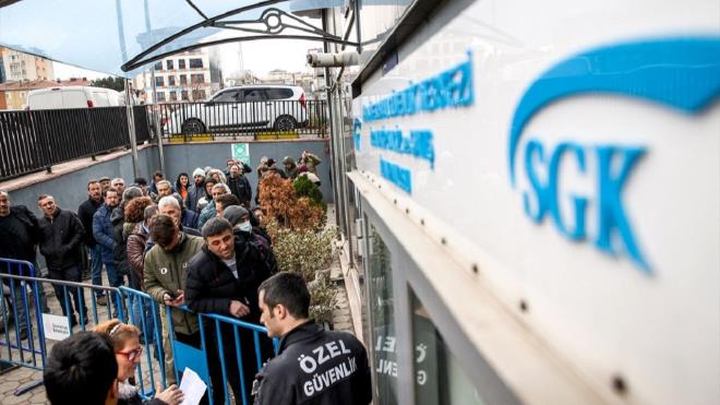 Halihazrda yrrlkte olan dzenlemeye gre, stajyerlerin alma faaliyeti "ksa sreli alma" olarak tanmlanrken, 8 Eyll 1999 tarihinden nce staj girii bulunan vatandalarn EYT dzenlemesine dahil edilmesi iin, Meclis'te yaplacak dzenleme ile stajyerlik faaliyetinin "uzun sreli alma kolu" olarak dzenlenmesi gerekiyor.