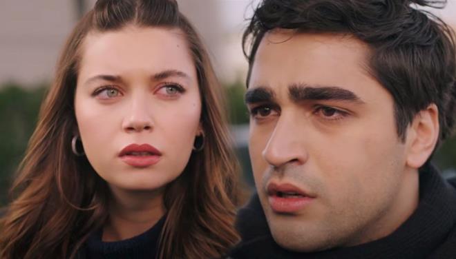 YALI APKINI 58. BLM FRAGMANI    Yeni tantmda; doktorun Pelin ve bebein durumunun kritik olduunu sylemesiyle yklan Ferit'in ne yapacan bilememesi ve kulaklarnda nlayan "Bu veballe yaayabilecek misin?" szleri dikkat ekti.