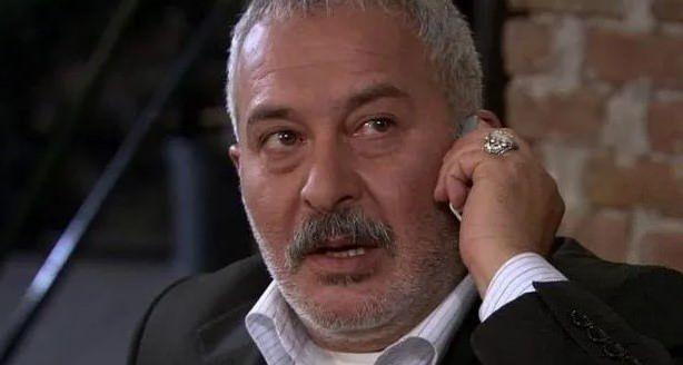 ok sayda yapmda yer alan ve zellikle de fenomen dizi Kurtlar Vadisi'ndeki Zaza Day rolyle hafzalarda yer edinen nl oyuncu Ali Srmeli'nin instagram hesab alnd.