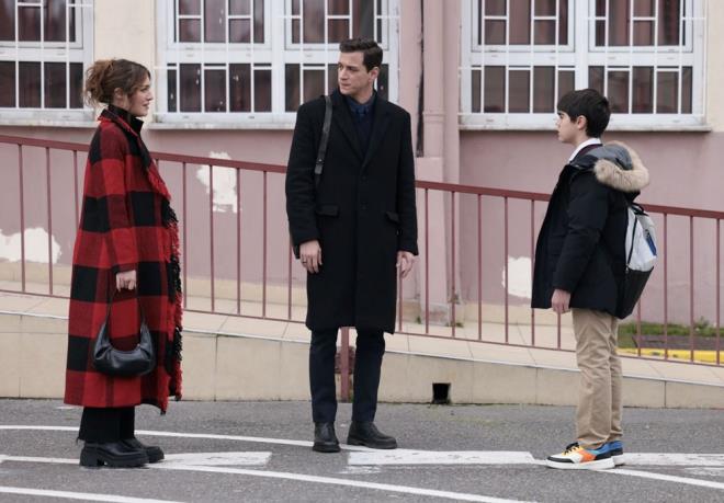 mer'de Gamze'yi ldrtan aile fotoraf! "Bu tavrlar bana dert aacak" - 11  MER LE ULE DIARI IKTI    Gamze'yi sakinletirip okula giden mer ise ule'nin sraryla onunla kahve imeye gitti. Onun peinden okula giden Gamze ise gvenlik grevlisinden onun ule ile gittiini rendi.