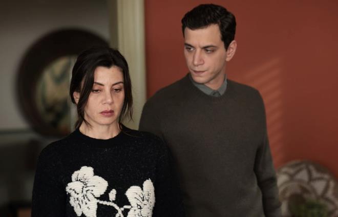 GAMZE'DEN ANNES ve NURAN'A TEPK    Ertesi sabah Fatma Hanm ve Nuran'n ellerinde yemeklerle eve girmesine kzan Gamze, onlar uyarnca Nuran ok sinirlendi.    Onun vebalini zerine aldn belirten ve herkese yalan sylediini ifade eden Nuran, bu uurda kahrolduunu ve bunu hak etmediini syleyip gitti.