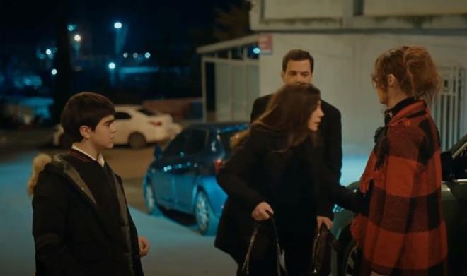 Gamze'nin yaadklaryla ba edememesi ve Nurettin'in Reat'a yardm sosyal medyada gndem oldu.    "Gamze'nin kendini drd durum ok kt"  "Hatalar genelde mer yapard bu kez Gamze snrlar zorluyor"  "Gamze'nin dt duruma bak"  "zzet'in sonu geldi"  "Helal olsun Nurettin"  "Reat tm ailesini aabeyi zzet'ten kurtaracak"  "Bu tavrlar bana dert aacak"