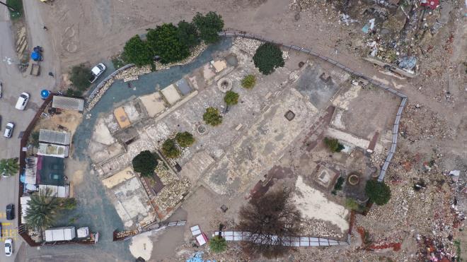 Enkaz kalkt<br>  Bursa Bykehir Belediyesi ncelikle rleve, restitsyon ve restorasyon projesine veri altl oluturmak amacyla Harita ube Mdrl ekiplerince mevcut durumu lazer tarama cihazlaryla kayt altna ald. Mevcut durumun 3D (3 boyut) tarama ile modellenmesi, nokta bulutu verilerinin retilmesi ve ortofoto haritasnn hazrlanmas almalar iin gerekli veriler toplanrken, alandaki almalara da hz verildi. Tarihi enkazda antiye kurulurken, ncelikle moloz ynlar arasndaki tarihi kalntlar temizlendi. Tarihi caminin bulunduu alan tamamen temizlenirken, tarihi yapnn aslna uygun olarak restorasyonu almalarna da hz verildi.