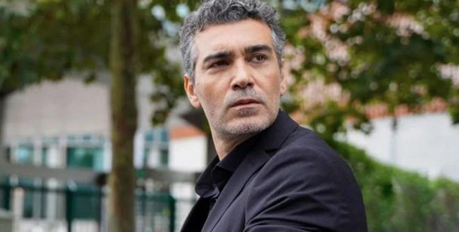 Sadakatsiz dizisiyle byk bir k yakalayan yakkl oyuncu Caner Cindoruk'un kardeleriyle benzerlikleri gndem oldu. Cindoruk'un 2 kardei de kendisi gibi nl kt. te ikiz kadar birbirlerine benzeyen Caner Cindoruk'un ok merak edilen oyuncu kardeleri Taner Cindoruk ile Mnir Can Cindoruk...