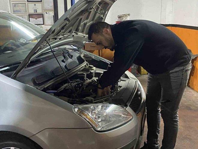 Ya, antifriz ve cam suyu bakmnn ortalama 2 bin 500 TL olduunu aktaran motor ustas, k aylarnda ara muhafazalarna kedilerin girmesi sebebiyle ayrca tedbirli davranlmasn tavsiye etti.