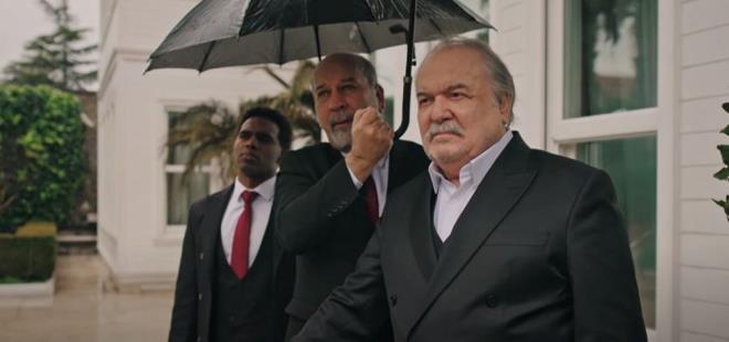 HALS AA LE KONT ZYA YALIDA    Barollerini Afra Saraolu, etin Tekindor ve Mert Ramazan Demir'in paylat Yal apkn'nn 23 ubat akam 59. blmnde; Halis Korhan ile Sakla Beni dizisinden Kont Ziya bir araya gelecek.