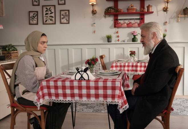 Gamze'nin yersiz endielere kapldn dnen mer, aralarndaki atmalara ramen onunla yakn olabilmek iin abalar. Kzna dair nemli bir gerei renen Reat, yaklamyla Nisa'y ok artr.