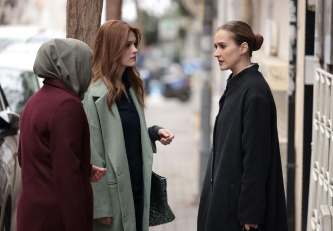 Tahir, zzet ile kar karya gelirken, kzlarn kurtarmak isteyen kran ve Vicdan hi istemedikleri bir sknt ile ba baa kalrlar.