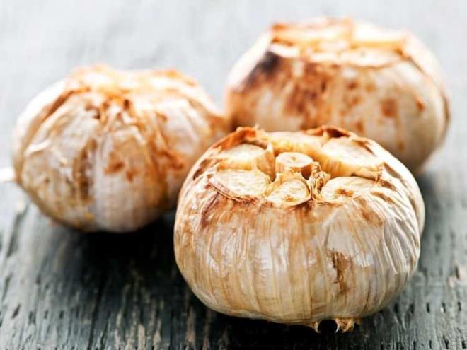 Son 10-24 saat ise: Sarmsak zayflatc etkisiyle birlikte ayn zamanda kolestrol dzenliyor. Kalp sorunlarn ortadan kaldryor. Damarlar temizleyici etkisiyle tansiyonu dzenliyor. En nemli faydalarndan biri de vcuda ar metallerin girmesini engelliyor olmasdr.