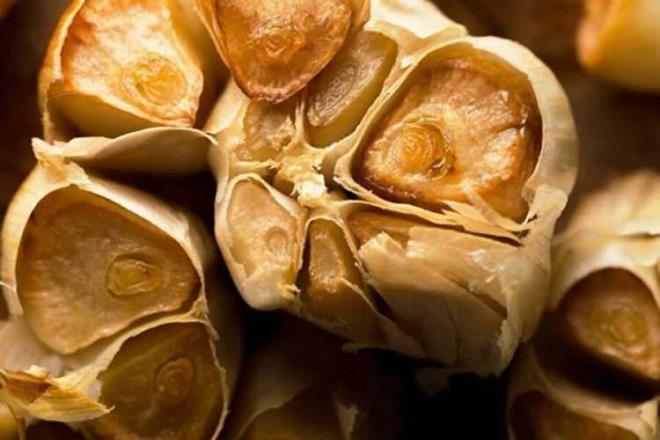 6-10 saat: Tkettikten 6- 10 saat sonrasnda ise kzlenmi sarmsan ieriindeki besinler vcudu oluabilecek oksidasyondan koruyor.